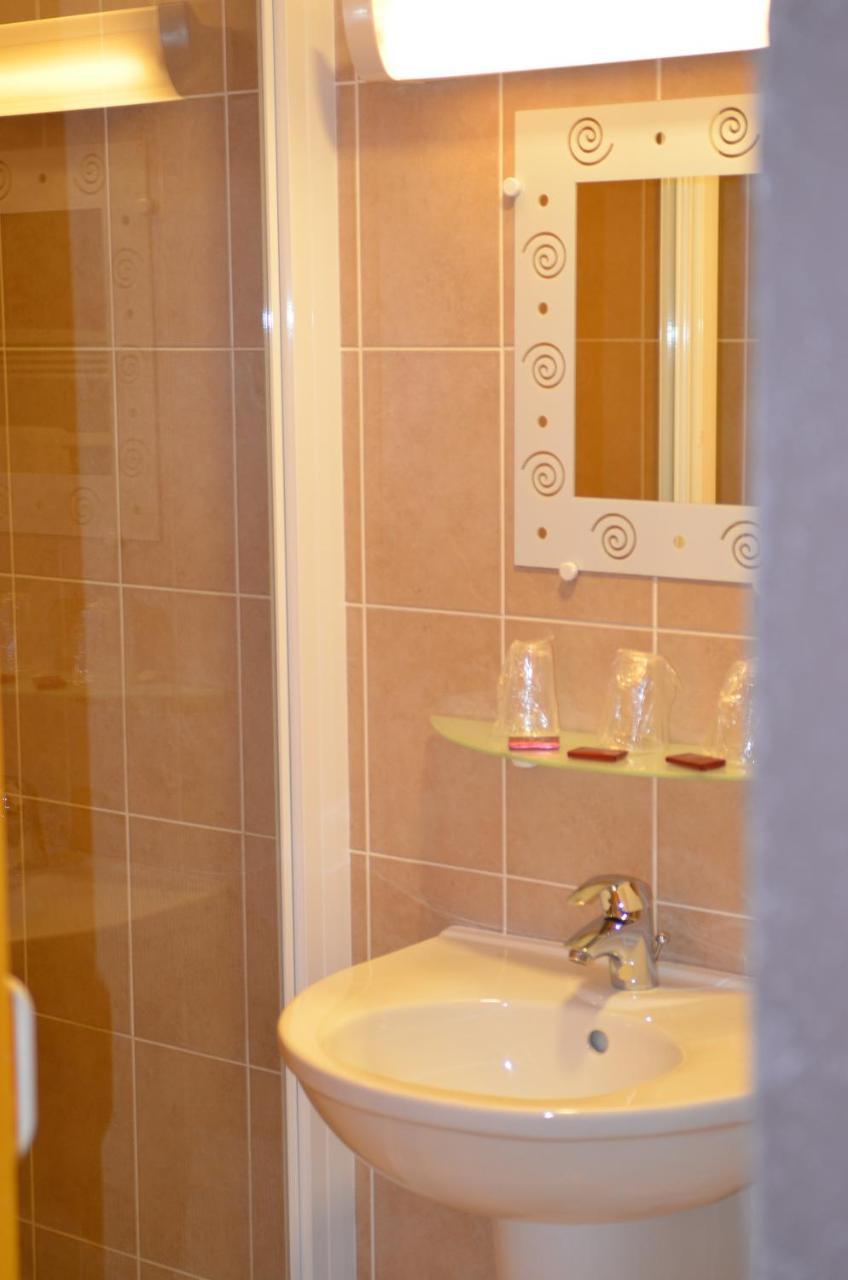Hotel Au Fil De L'Eau Сейсел Екстериор снимка