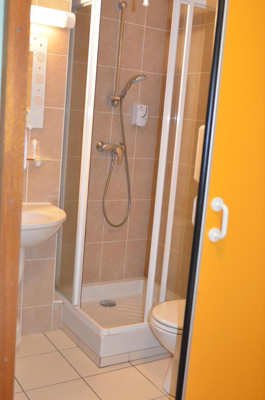 Hotel Au Fil De L'Eau Сейсел Екстериор снимка